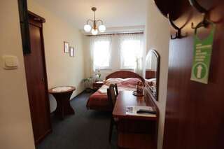 Отель Hotel Kaukaska Вольштын Двухместный номер с 1 кроватью или 2 отдельными кроватями-11