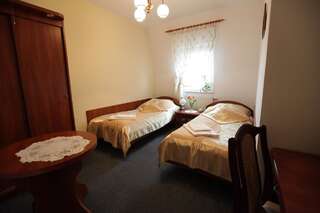 Отель Hotel Kaukaska Вольштын Двухместный номер с 1 кроватью или 2 отдельными кроватями-5